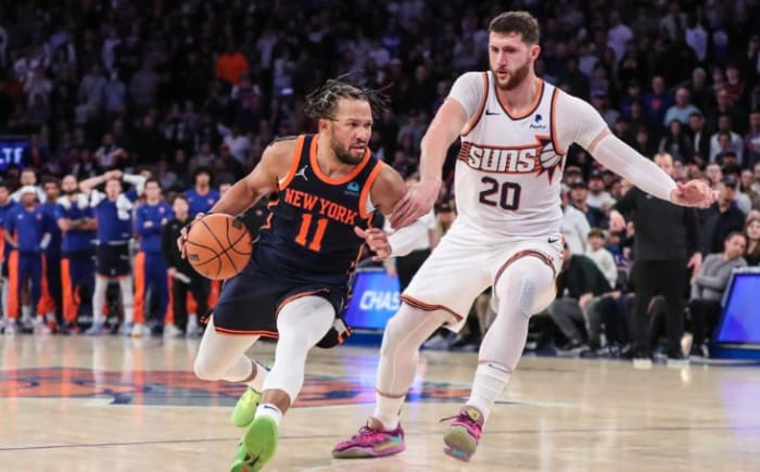 Brunson (11) led all scorers with 35 points in Sunday's loss to Phoenix